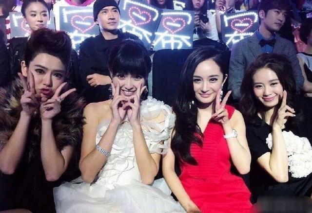 杨幂|令人唏嘘？杨幂唐嫣同框不说话，两人都生女儿，曾经的娃娃亲破灭