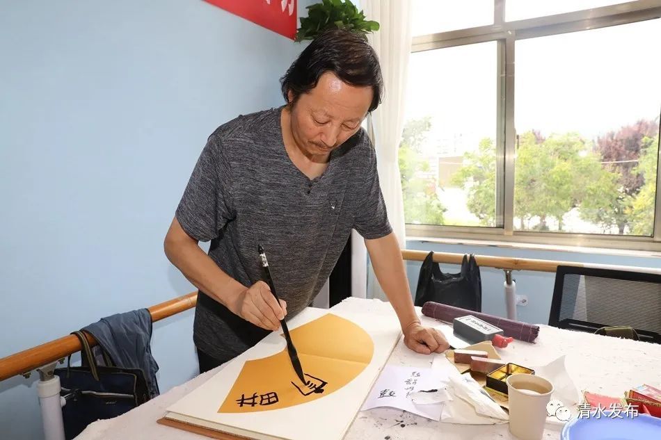 天水著名书画艺术家走进清水开展采风活动