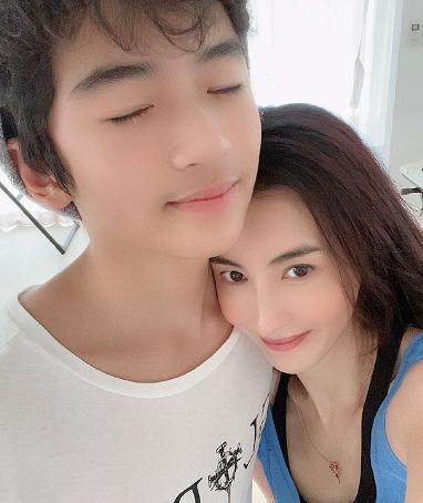 张柏芝|张柏芝为大儿子Lucas庆生，13岁身高已超1米7，母子依偎似情侣