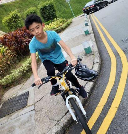 张柏芝|张柏芝为大儿子Lucas庆生，13岁身高已超1米7，母子依偎似情侣