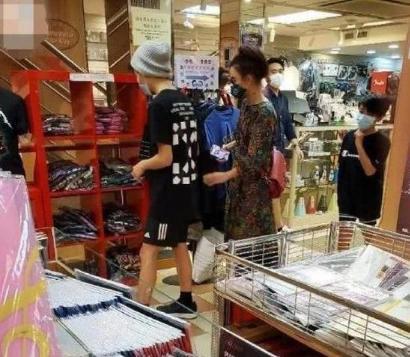 张柏芝|张柏芝为大儿子Lucas庆生，13岁身高已超1米7，母子依偎似情侣