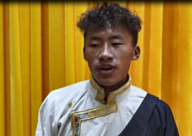 "拉巴次仁毕业于湖南娄底职业技术学院,2019年9月加入了昂仁县民间