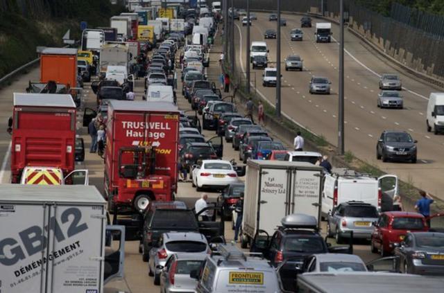 伦敦|英国首相发言人：根据抗疫战略，病例激增后封锁伦敦也是有可能的