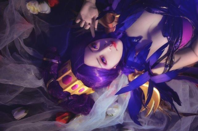 王者荣耀芈月炎炎夏日解衣福利cos小姐姐神还原