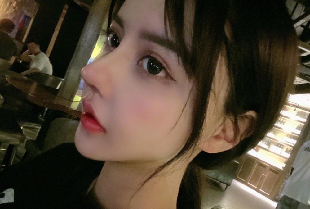 韩安冉|韩安冉五年间35次整容成瘾，如今尖鼻似假人，21岁的她还能收手吗