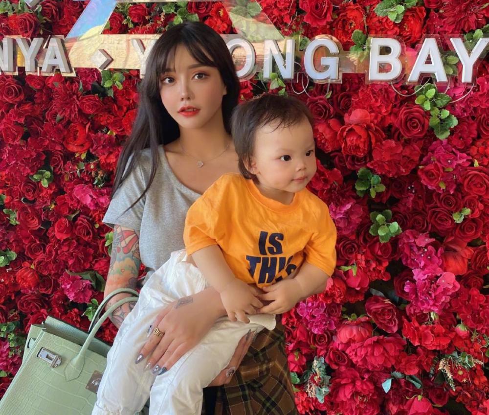 韩安冉|韩安冉五年间35次整容成瘾，如今尖鼻似假人，21岁的她还能收手吗