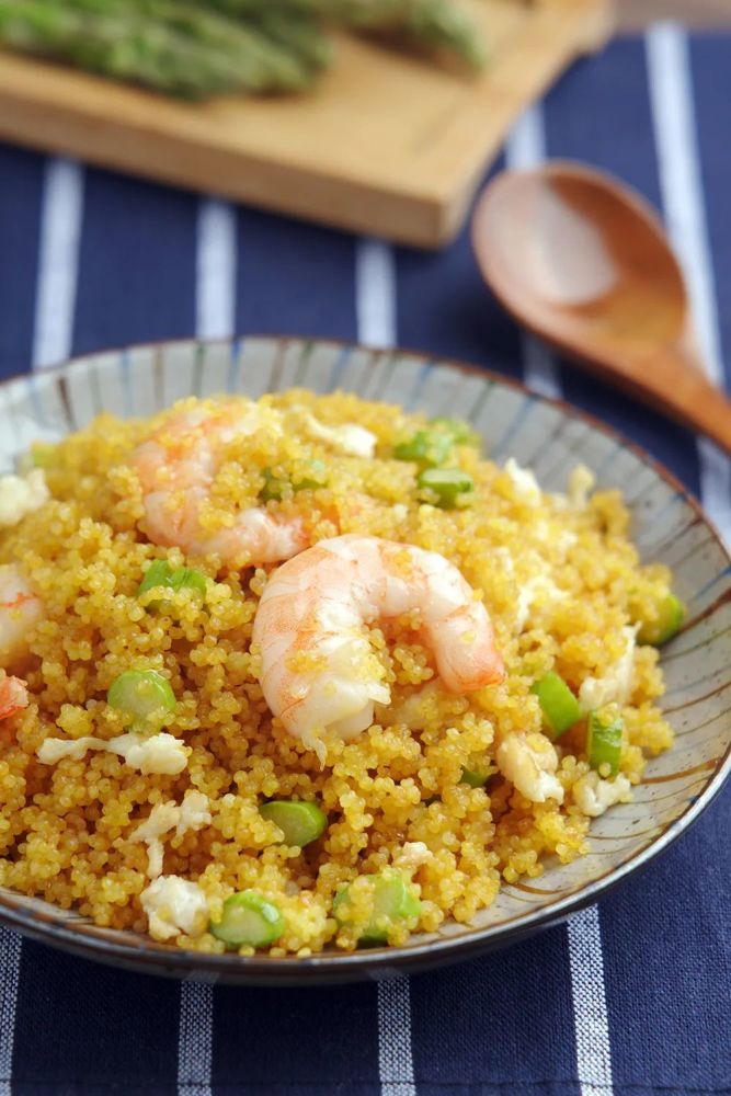 我们来解锁小米的新吃法——鲜虾蛋白小米饭【孔老师教做菜】