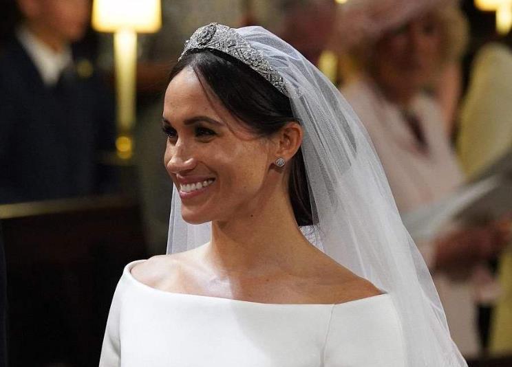 戴安娜王妃|戴安娜珠宝将重见天日！39岁梅根生活拮据，盯上婆婆巨额遗产