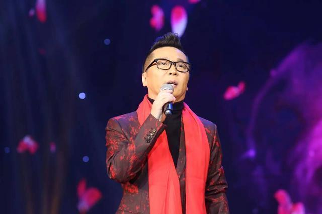 李春波|李春波：被誉为“中国民谣教父”，为何在最红的时候退出歌坛？