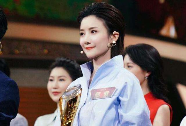 蔡紫|蔡紫主持事业进入正轨，成为央视节目常客，主持风格讨喜