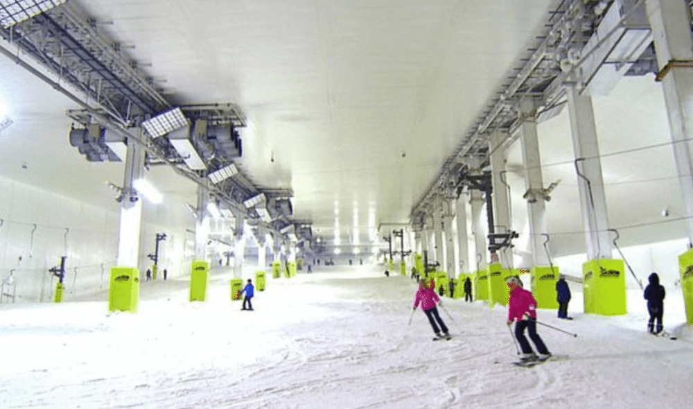 英国_社会|英国62岁老妇上滑雪课时摔伤，向培训机构索赔182万元