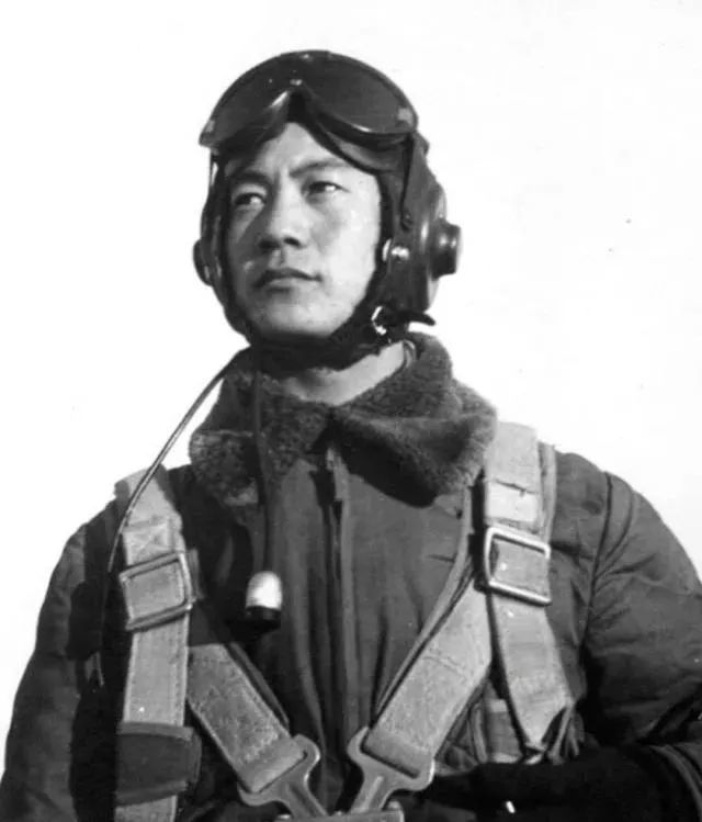 钧正平山河已无恙英魂贯长空