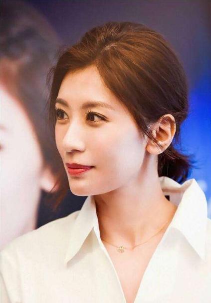 贾静雯|从落魄的大龄单亲妈妈，到坦然跟前夫合影，贾静雯总算逆袭了