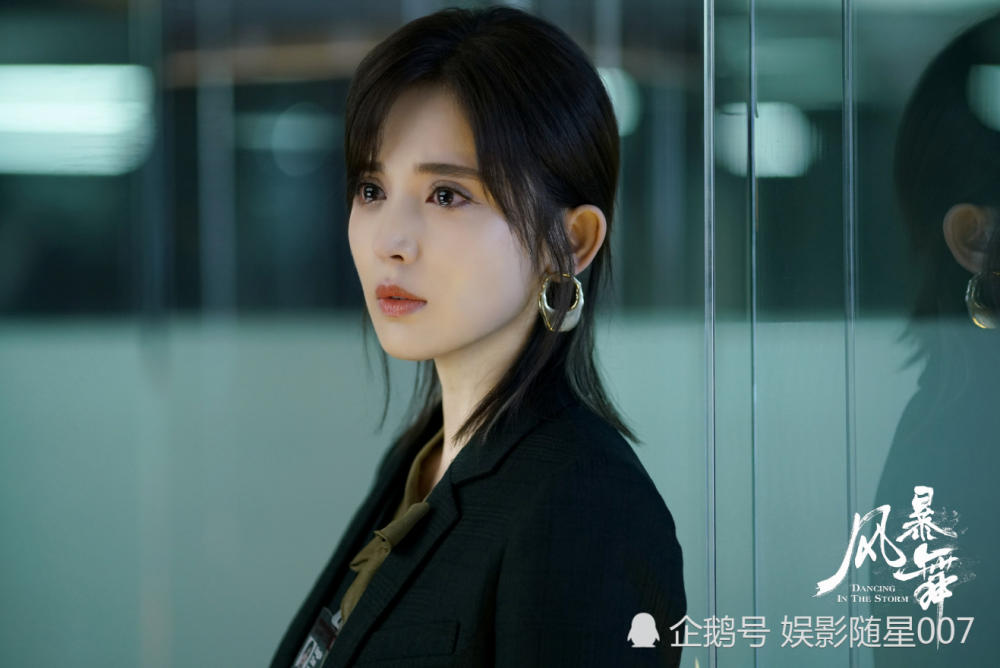 风暴舞|《风暴舞》2020开更，娜扎精英形象出镜，男主更是气宇不凡！