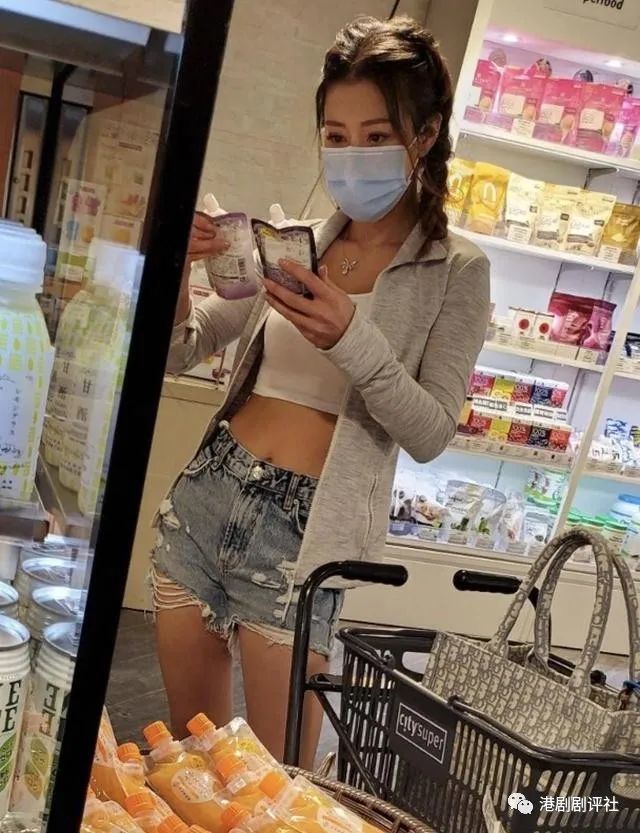 陈婉衡|TVB咪神与男友做高难度健身 疑曝光男友侧面惹对方不开心