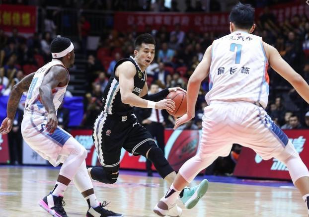 cba半决赛|CBA半决赛对决！辽宁战新疆稳操胜券，北京能否挺进决赛全看阿联