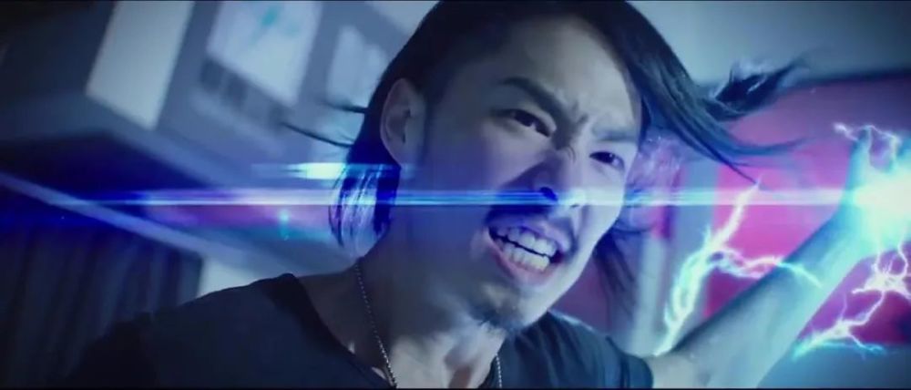 电磁王之霹雳父子|一上映就冲上热度榜第一，但这部国产超英电影实在太辣眼！