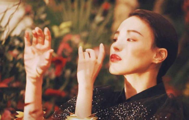 冯德伦|舒淇老公近况曝光！46岁冯德伦胡子花白，与舒淇甜蜜依偎秀恩爱