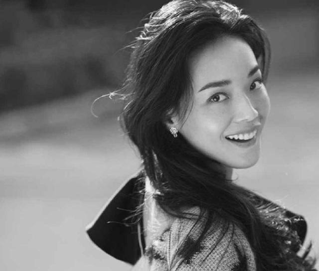 冯德伦|舒淇老公近况曝光！46岁冯德伦胡子花白，与舒淇甜蜜依偎秀恩爱