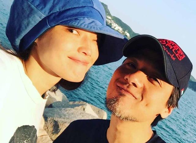 冯德伦|舒淇老公近况曝光！46岁冯德伦胡子花白，与舒淇甜蜜依偎秀恩爱