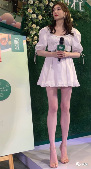 鞠婧祎|杨幂顶秃头微笑营业，鞠婧祎腿歪加增高垫，鹅到底捏住了多少艺人的把柄啊！