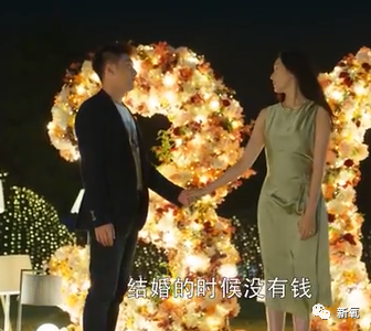 鞠婧祎|杨幂顶秃头微笑营业，鞠婧祎腿歪加增高垫，鹅到底捏住了多少艺人的把柄啊！