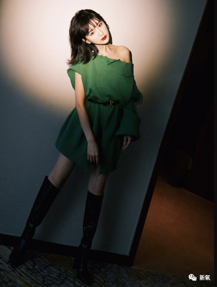 鞠婧祎|杨幂顶秃头微笑营业，鞠婧祎腿歪加增高垫，鹅到底捏住了多少艺人的把柄啊！