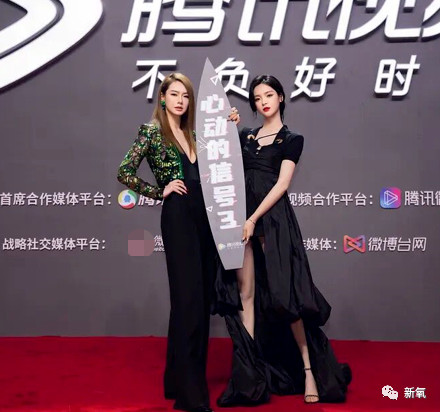 鞠婧祎|杨幂顶秃头微笑营业，鞠婧祎腿歪加增高垫，鹅到底捏住了多少艺人的把柄啊！