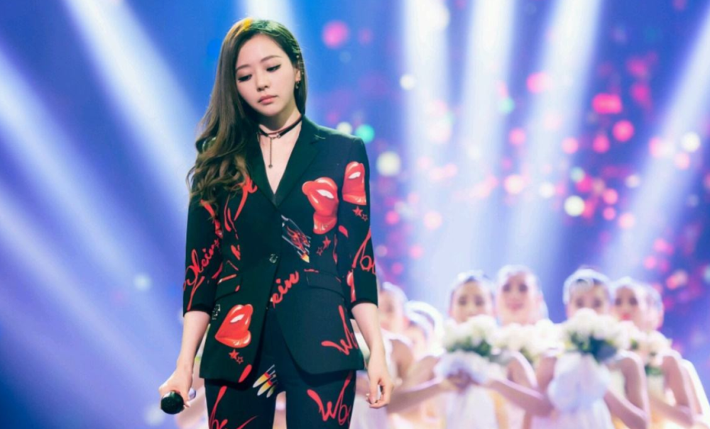 张靓颖|可怜的张靓颖，被新说唱选手喷成“筛子”，和当年邓紫棋如出一辙