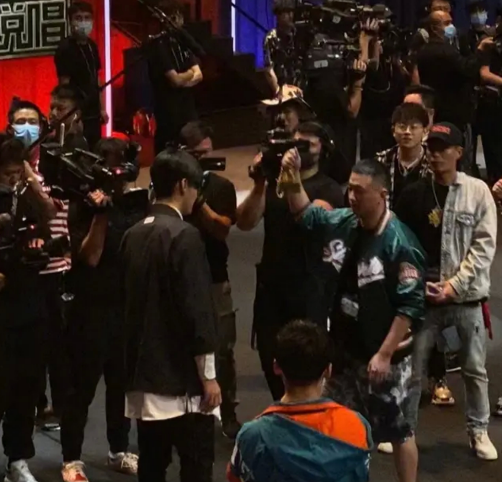 张靓颖|可怜的张靓颖，被新说唱选手喷成“筛子”，和当年邓紫棋如出一辙