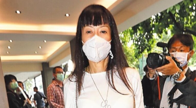 罗霈颖|悲痛！59岁罗霈颖被曝猝死，不婚不生专挑小鲜肉，曾恋小26岁情郎