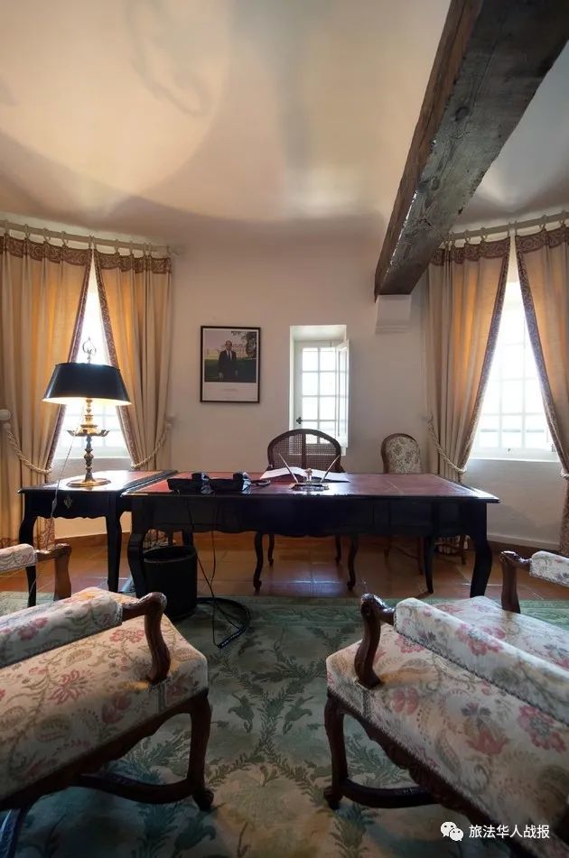 法国_时政|【旅游】法国总统夫妇度假地原来在这里，儿孙满堂开门迎接娃娃多