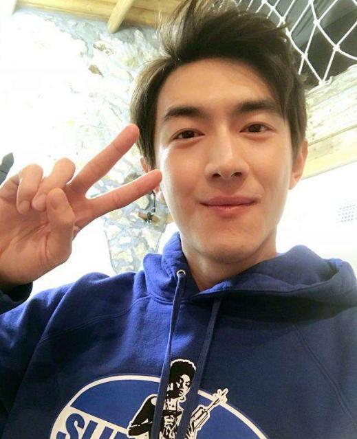 林更新|林更新拍戏最新路透曝光！身穿西装尽显好身材