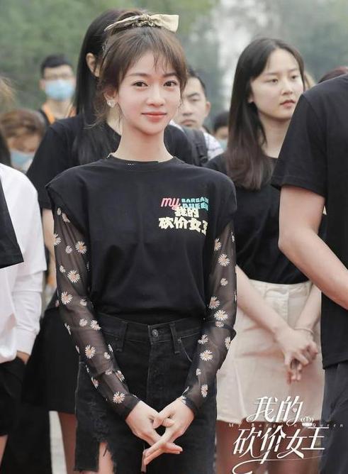 林更新|林更新拍戏最新路透曝光！身穿西装尽显好身材