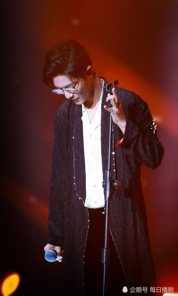 肖战|终于等到你！肖战获纸媒力挺，再登《北京日报》，你怎么看？