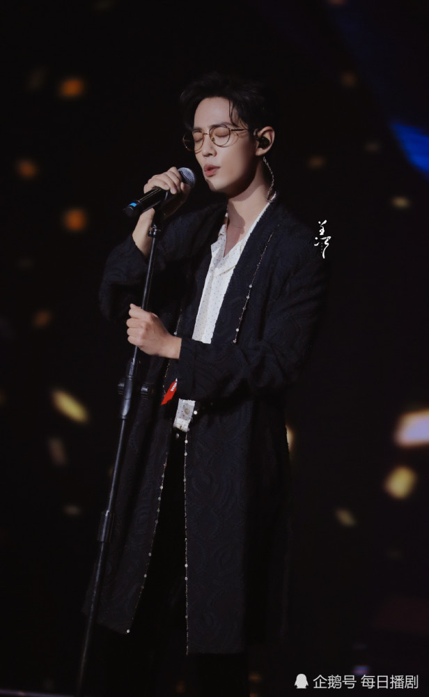 肖战|终于等到你！肖战获纸媒力挺，再登《北京日报》，你怎么看？