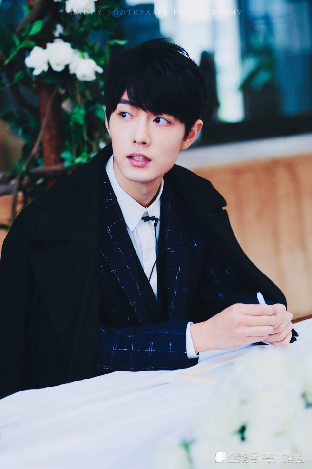 肖战|终于等到你！肖战获纸媒力挺，再登《北京日报》，你怎么看？