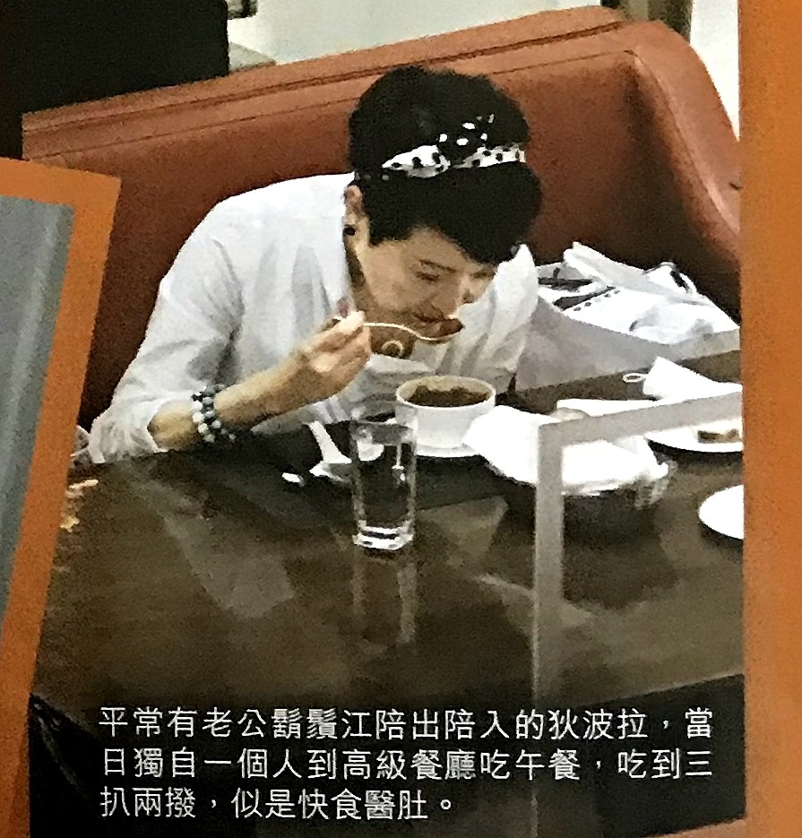 张柏芝|张柏芝被追讨千万，港媒直击其母开网约车谋生，订单惨淡愁容满面