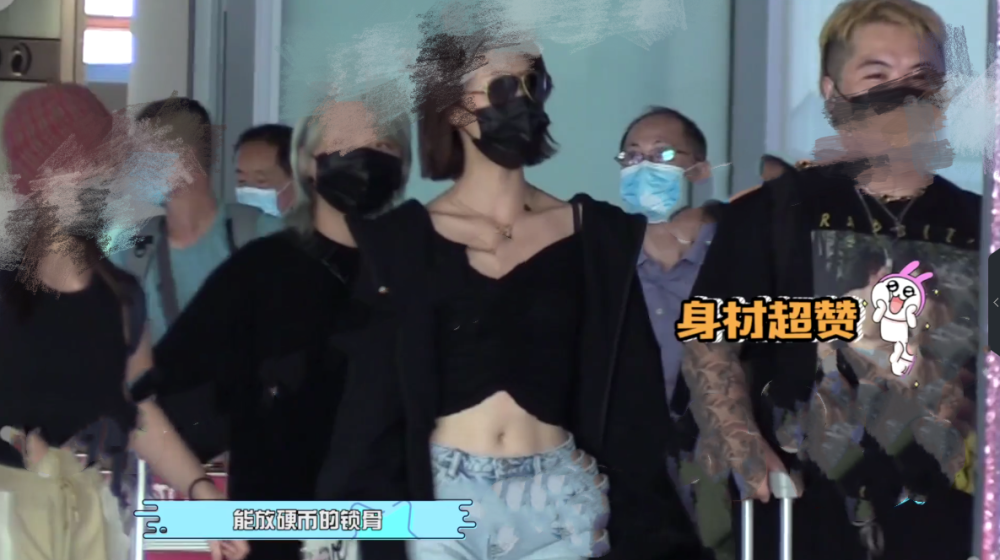蓝盈莹|蓝盈莹穿露脐装现身机场！性感打扮惹众人拍照，外冷内热超有爱