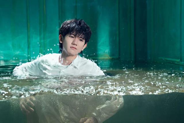 tfboys|TFBOYS成员王源：身为流量明星却一心追求原创音乐，崇尚爱和自由