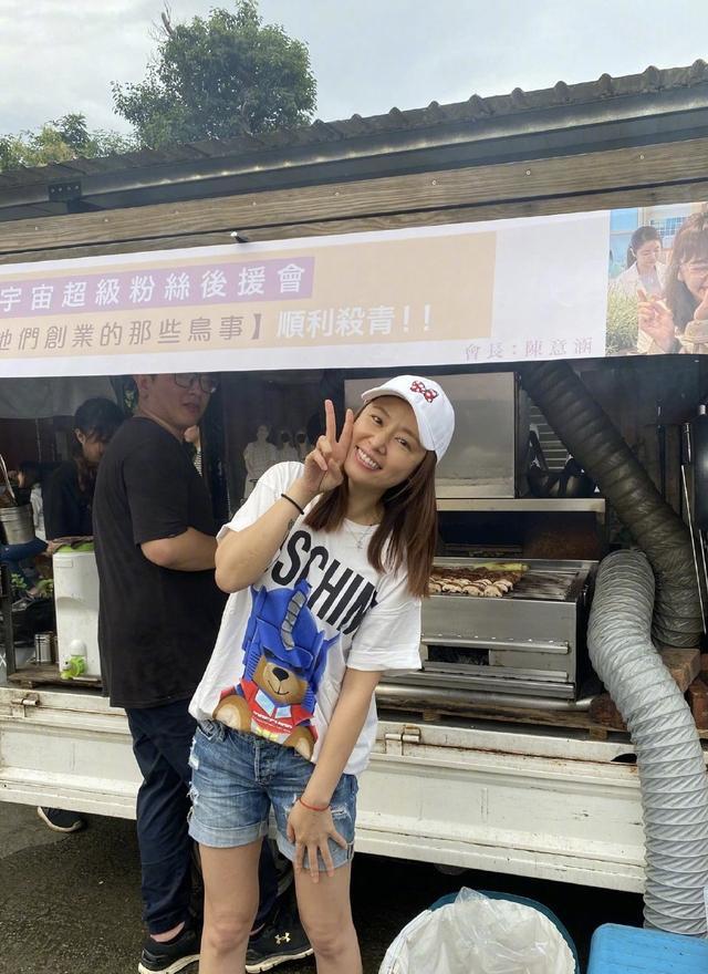 林心如|怀二胎？林心如霍建华约会穿宽松裙平底鞋，细节暴露孕味飘飘