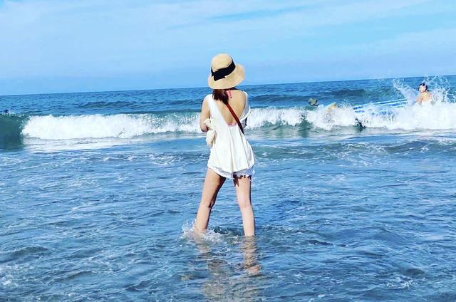 林心如|怀二胎？林心如霍建华约会穿宽松裙平底鞋，细节暴露孕味飘飘