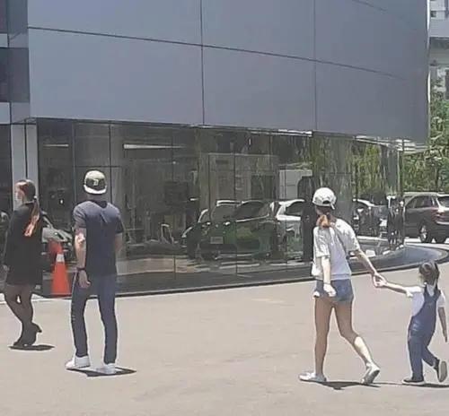 林心如|怀二胎？林心如霍建华约会穿宽松裙平底鞋，细节暴露孕味飘飘