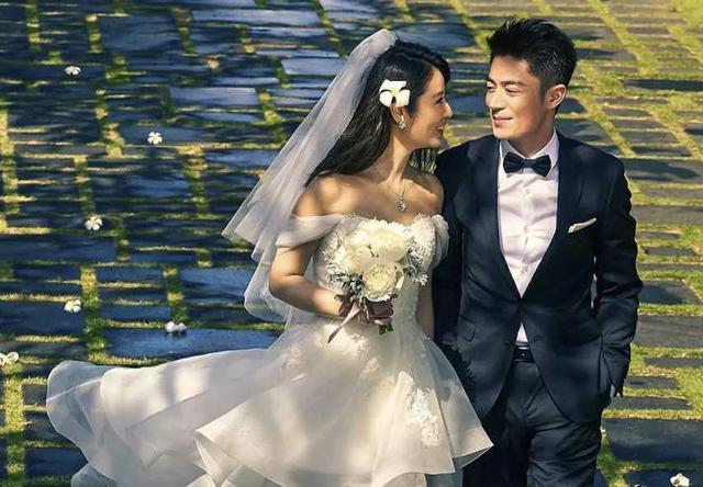 林心如|怀二胎？林心如霍建华约会穿宽松裙平底鞋，细节暴露孕味飘飘