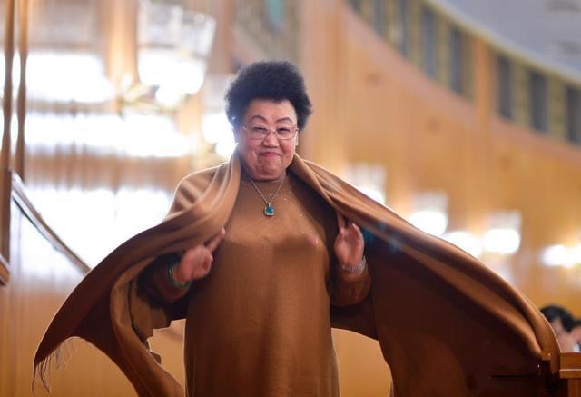 陈丽华|出生在颐和园的陈丽华，是通过什么办法，成为中国女首富的