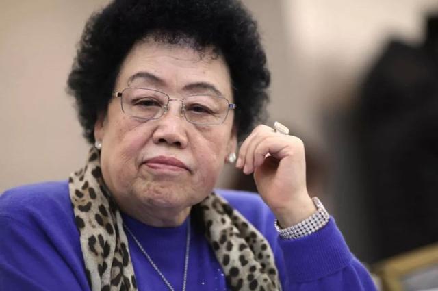 陈丽华|出生在颐和园的陈丽华，是通过什么办法，成为中国女首富的