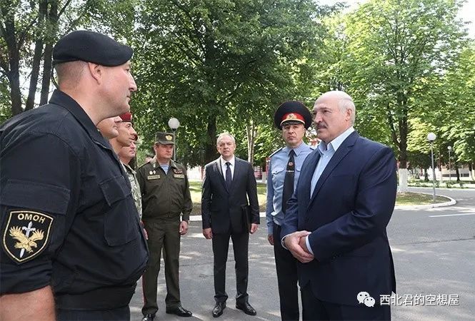 卢卡申科|大选在即，卢卡申科很紧张，向白俄边境及明斯克紧急增兵