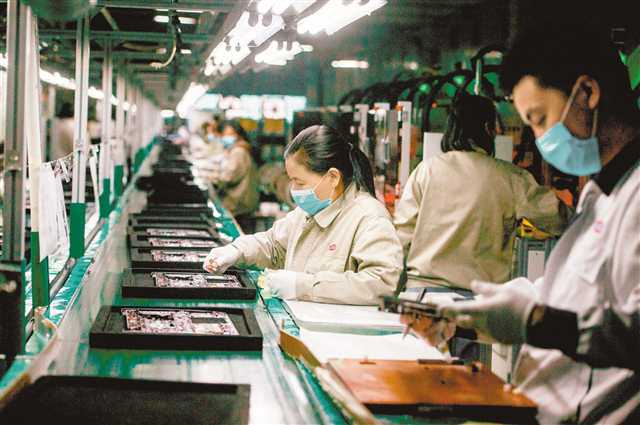上半年,璧山区聚力发展经济,当地电子配套企业订单总体较去年同期增长
