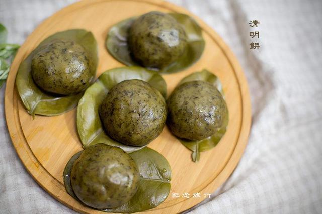 棉菜,学名鼠曲菜,是菊科鼠麴草属一年生草本植物,植株最高可以生长到