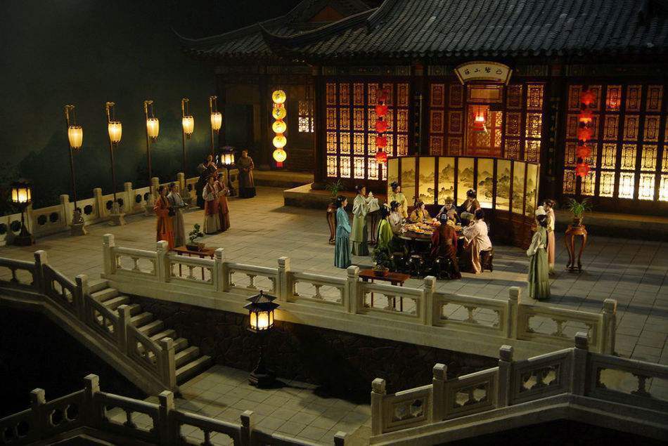 《红楼梦》中有群混贾府的人,他们靠的不只是嘴皮子,还有真本事